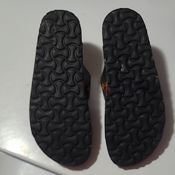 Woman's slides - Picture 3 of 6